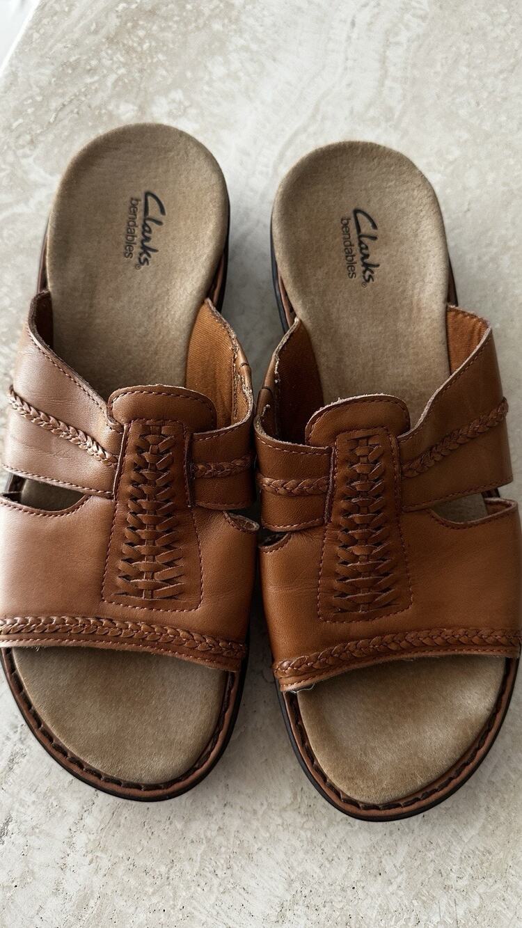 Clarks Bendables Ina Arrow Brown Leather Sandals Slide Comfort 81144 Women's 10